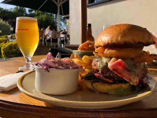The Black Horse Inn Μέιντστοουν Εξωτερικό φωτογραφία